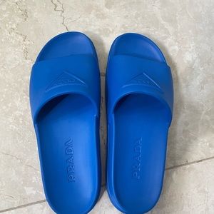 Blue Prada rubber slides size 39